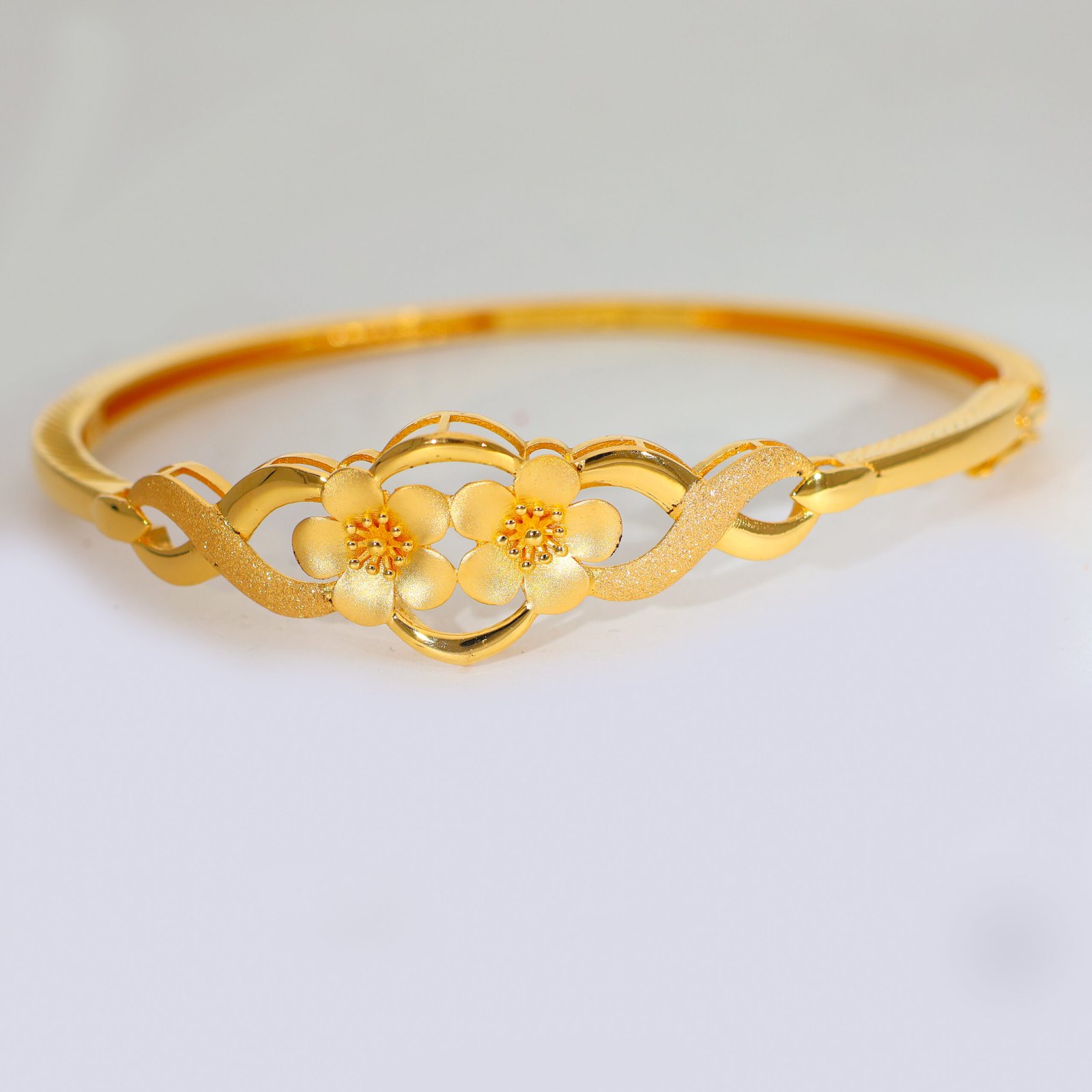 Classic Twist Gold Ladies Kadha