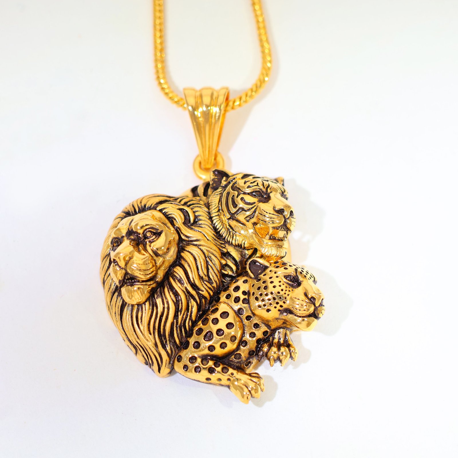 Wild Legends Gold Gents Pendant - Image 2