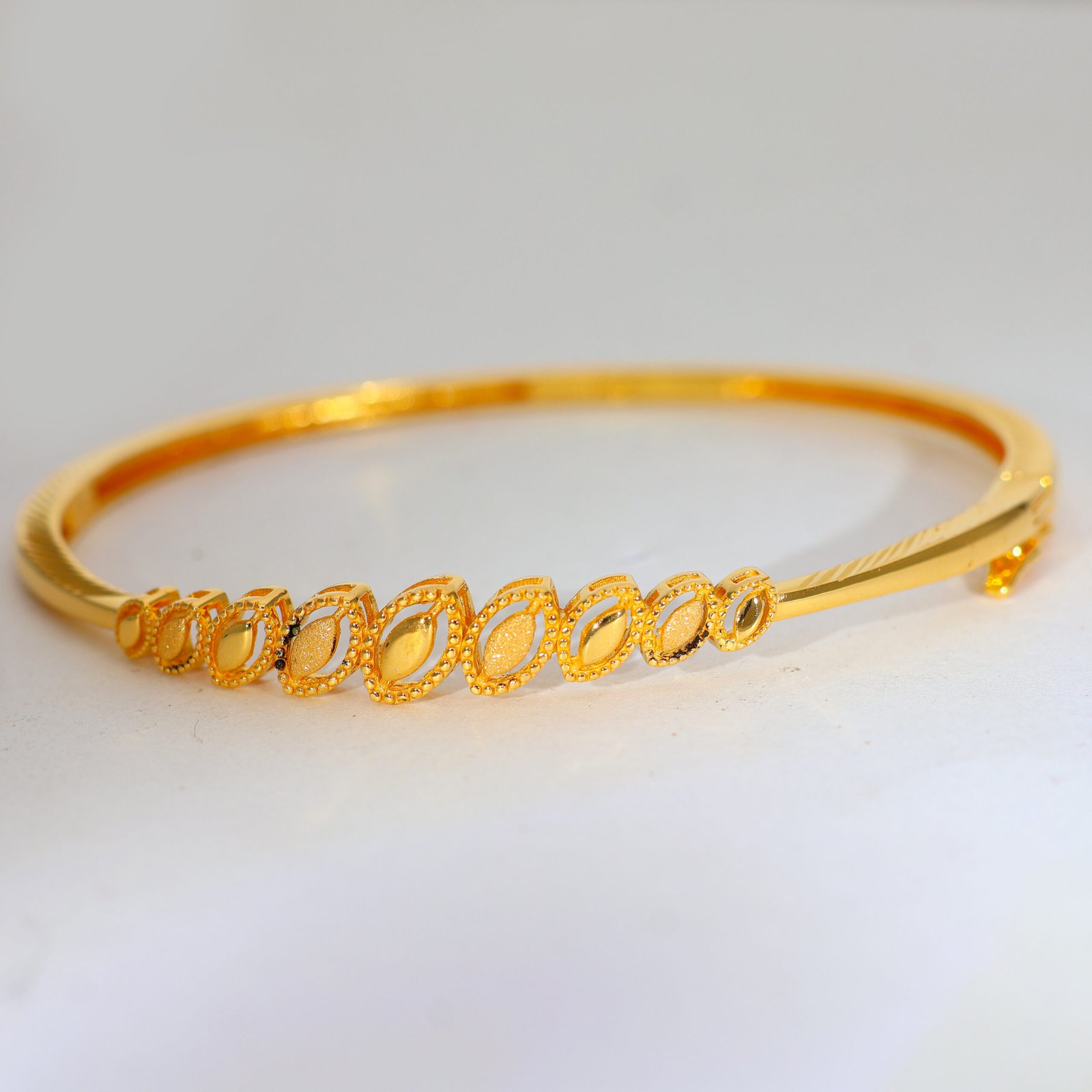 Infinity Grace Gold Ladies Kadha - Image 3