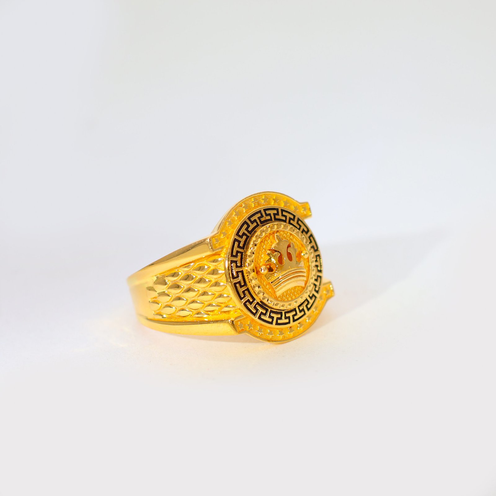 Majesty Icon Gold Gents Ring - Image 3