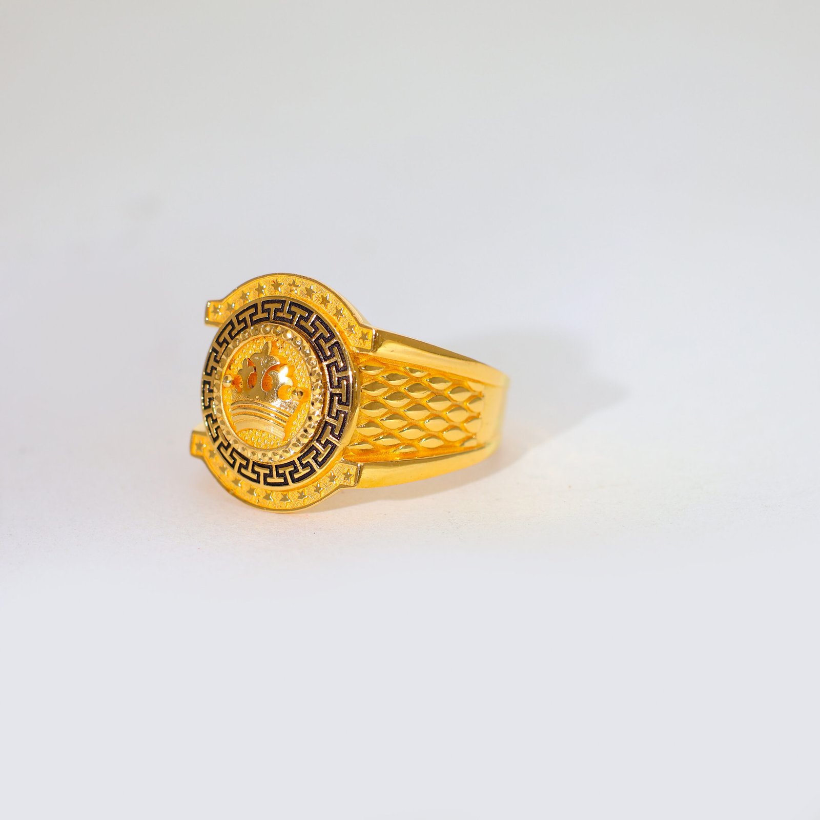 Majesty Icon Gold Gents Ring - Image 2