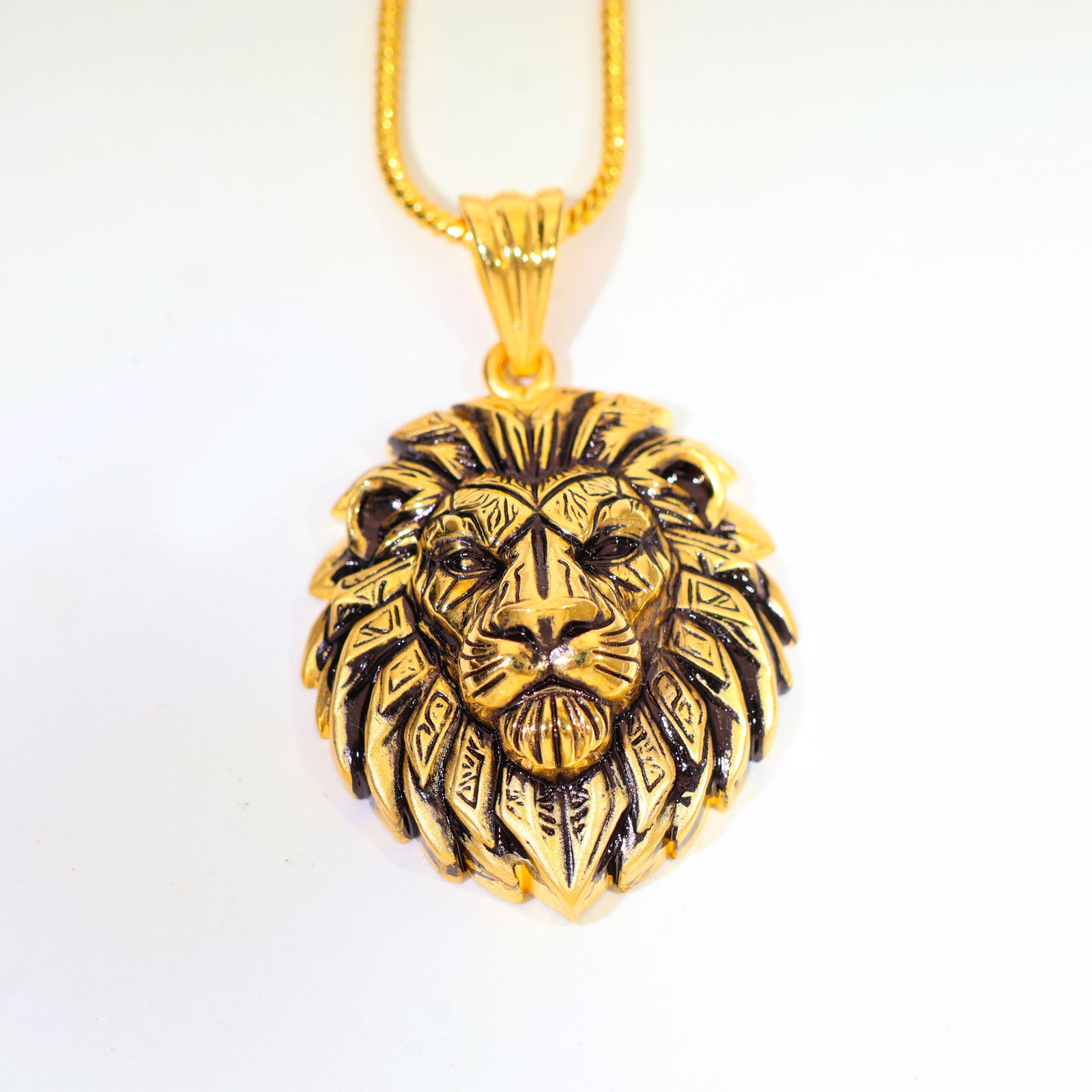Warrior Lion Gold Gents Pendant - Image 3