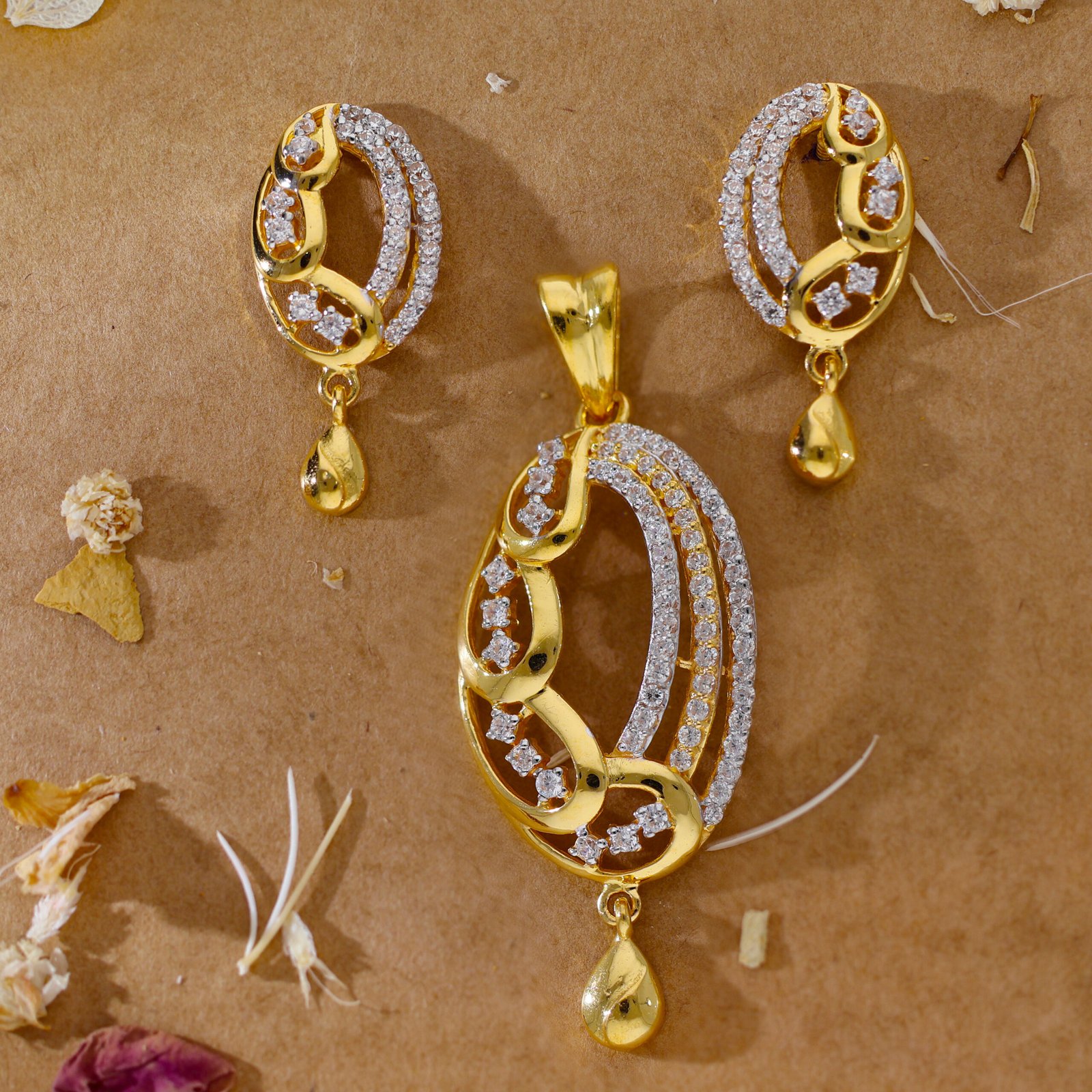 Royal Geometric Gold Pendant Set