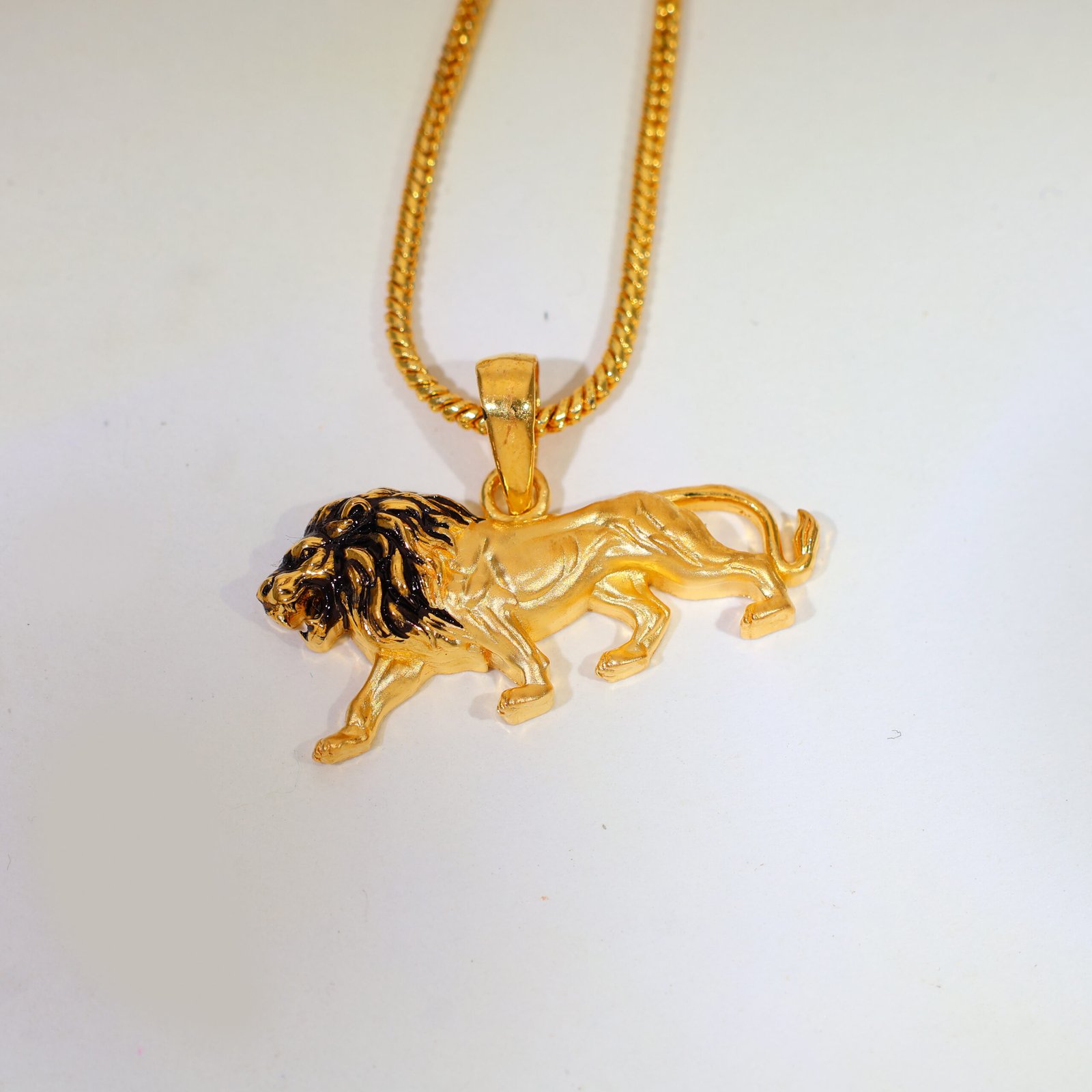 Royal Guardian Gold Gents Pendant - Image 2