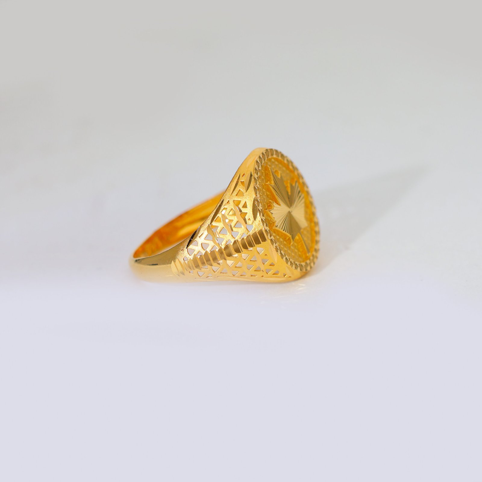 Maple Crown Gold Gents Ring - Image 4