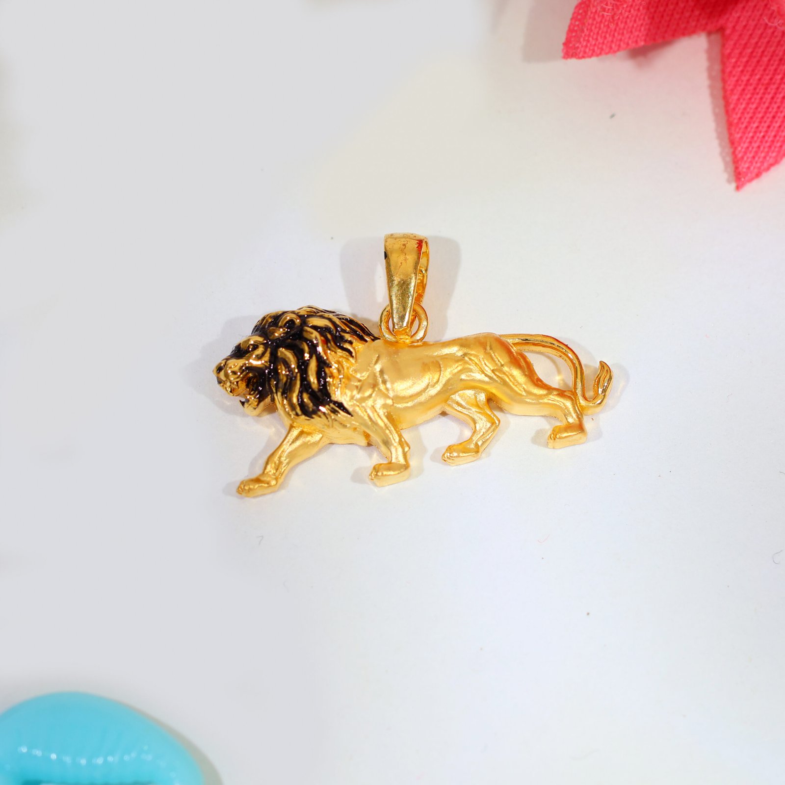 Royal Guardian Gold Gents Pendant - Image 3