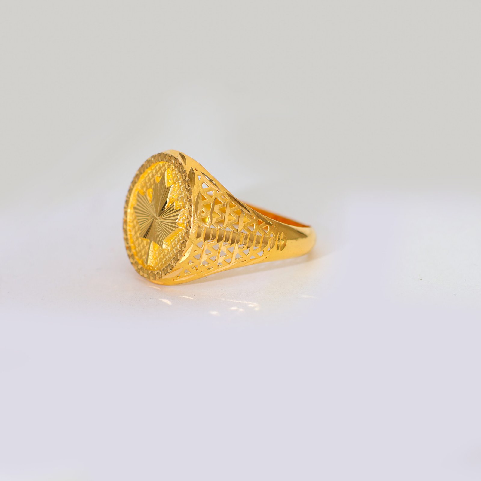 Maple Crown Gold Gents Ring - Image 2