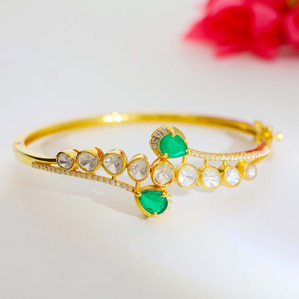 Emerald Dewdrop Kundan Bangle - Image 3