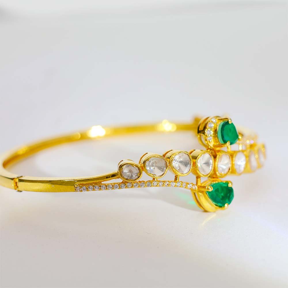 Emerald Dewdrop Kundan Bangle - Image 5