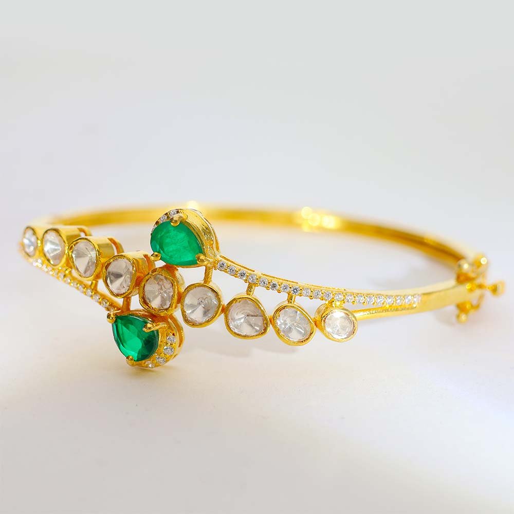 Emerald Dewdrop Kundan Bangle - Image 4