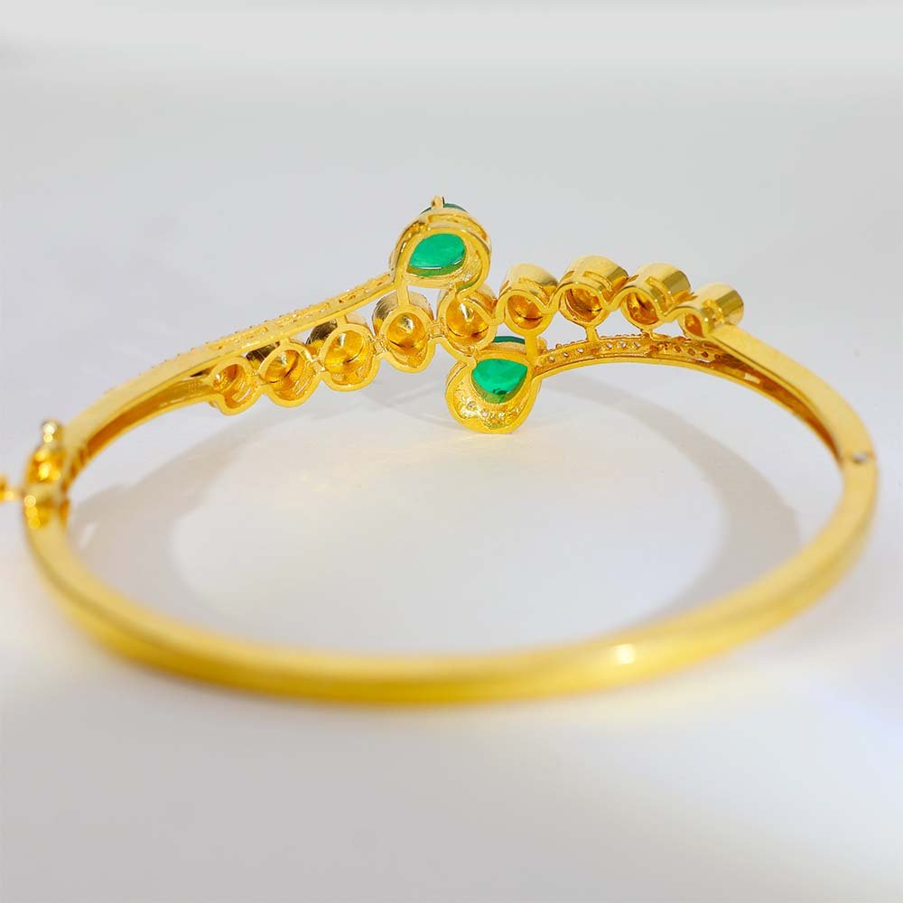 Emerald Dewdrop Kundan Bangle - Image 6