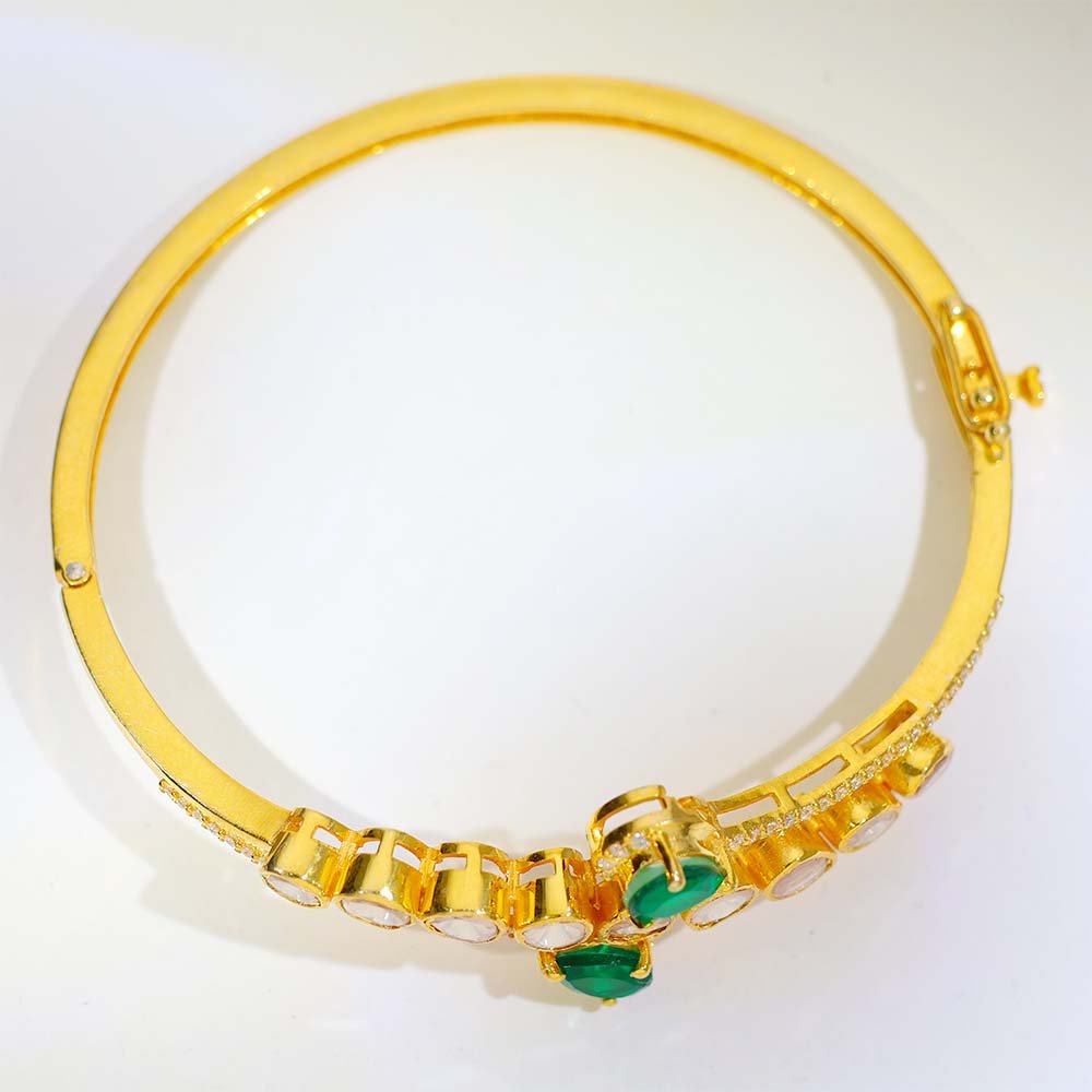 Emerald Dewdrop Kundan Bangle - Image 7