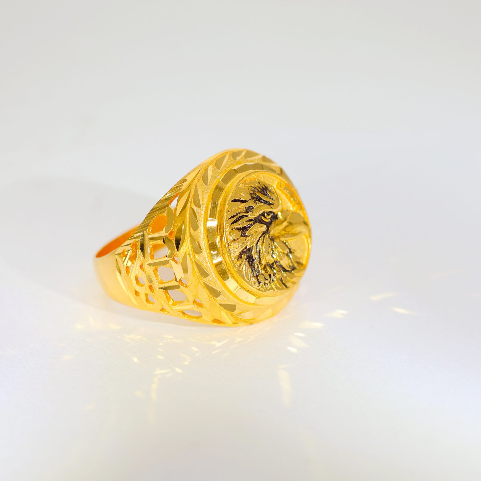 Royal Eagle Gold Gents Ring - Image 3