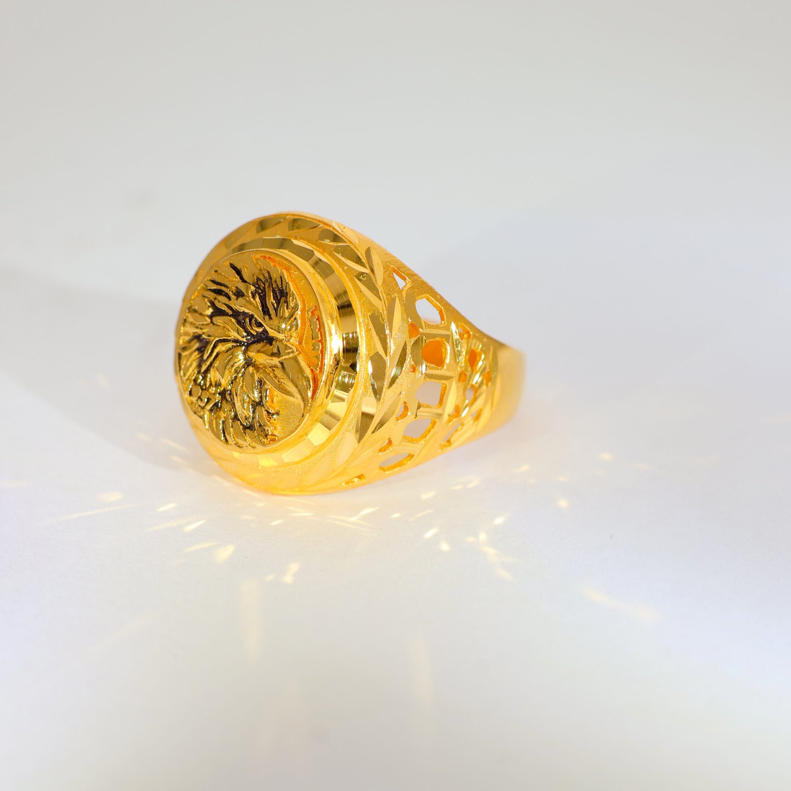 Royal Eagle Gold Gents Ring - Image 2